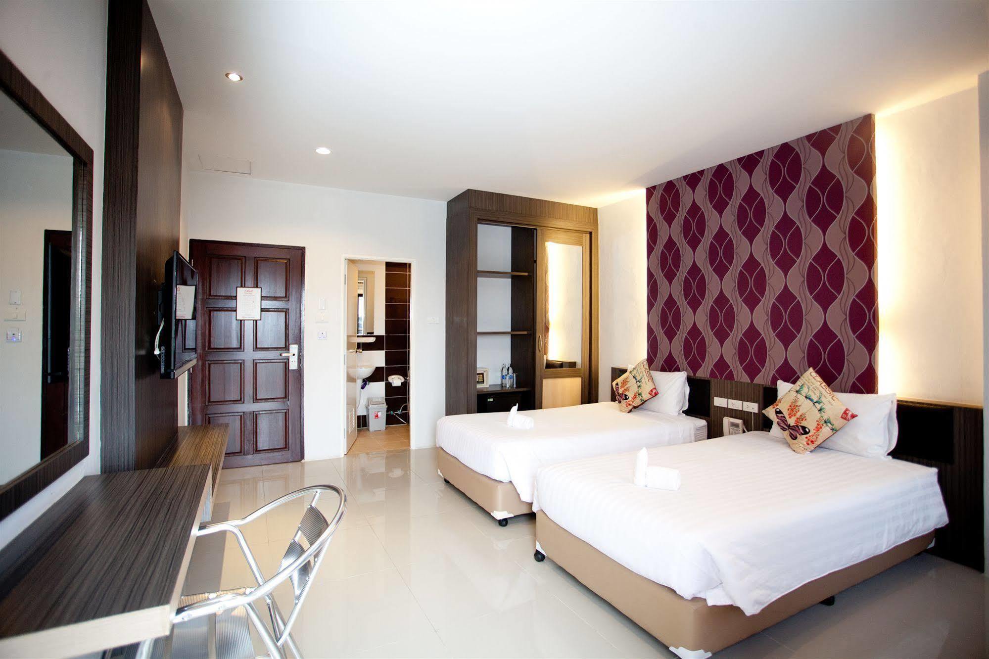 Chill Patong Hotel Exterior foto